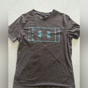 Boys under armour tee shirt.